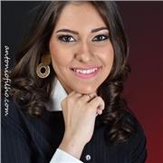 Professora de direito com experiência em Direito Administrativo e Público, bem como Direito Penal
